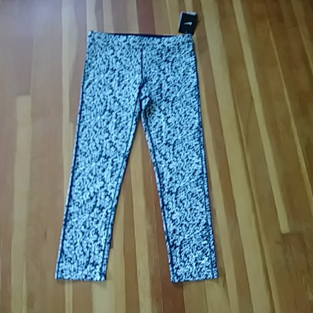 NWT-Nike cropped leggings - Picture 3 of 4